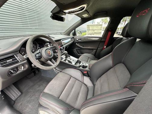 2026 Porsche Macan GTS