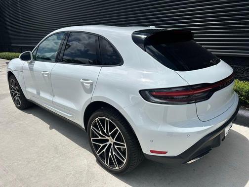 Carrara White Metallic 2025 Porsche Macan