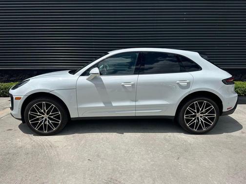Carrara White Metallic 2025 Porsche Macan