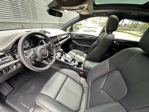 Jet Black Metallic 2026 Porsche Macan S