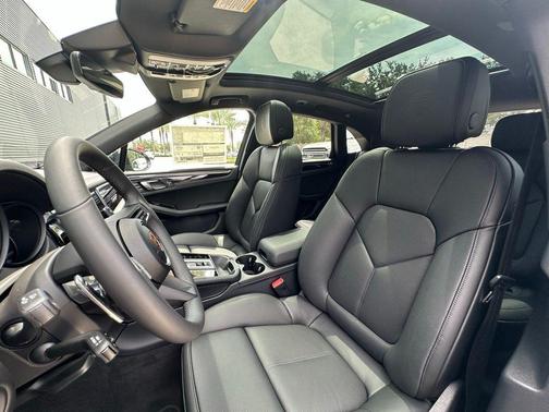 Jet Black Metallic 2026 Porsche Macan S