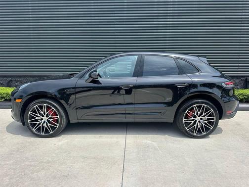 Jet Black Metallic 2026 Porsche Macan S