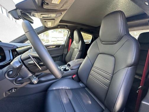 2026 Porsche Cayenne GTS