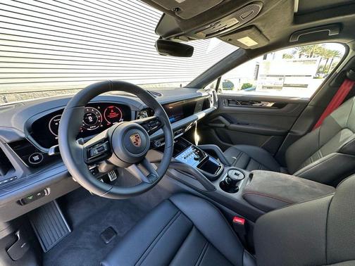 2026 Porsche Cayenne GTS