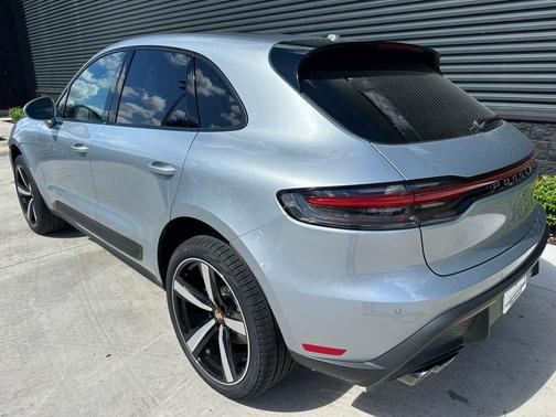 2025 Porsche Macan T