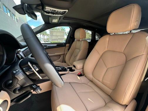 2025 Porsche Macan T