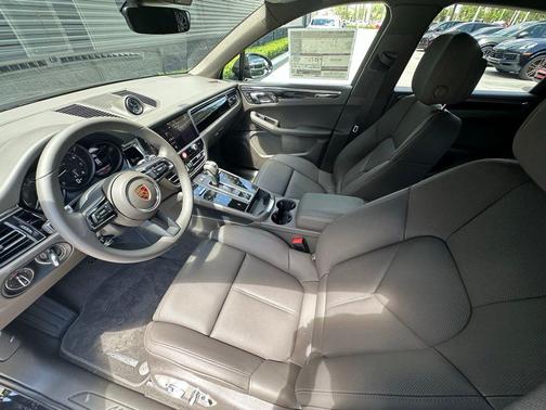Jet Black Metallic 2026 Porsche Macan Base