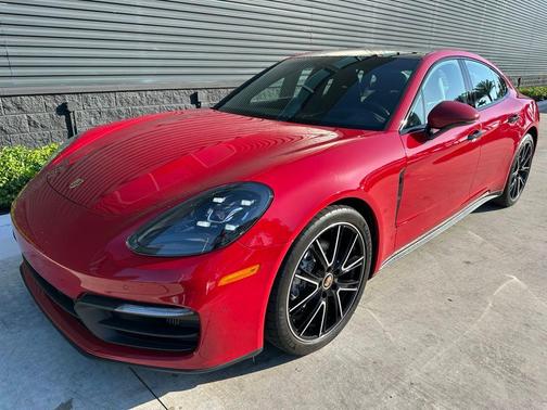 2022 Porsche Panamera 4 Platinum Edition