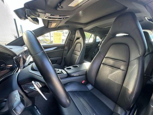 2022 Porsche Panamera 4 Platinum Edition