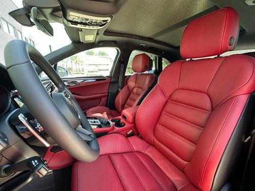 2026 Porsche Macan Base
