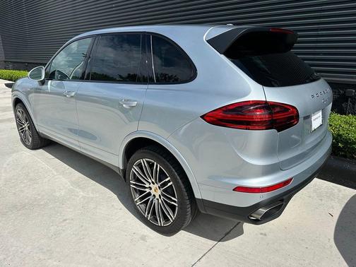 Silver Metallic 2017 Porsche Cayenne