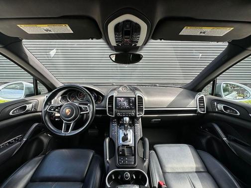 Silver Metallic 2017 Porsche Cayenne