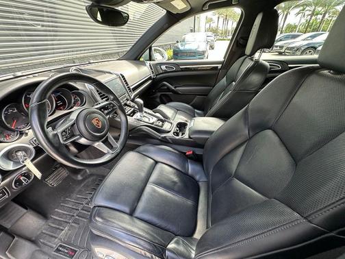 Silver Metallic 2017 Porsche Cayenne