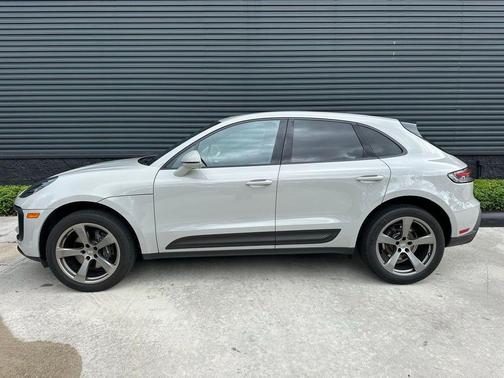 Chalk 2024 Porsche Macan