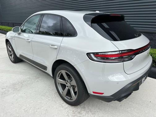 Chalk 2024 Porsche Macan