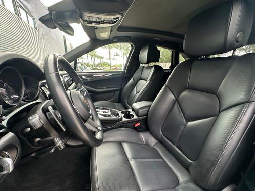 Chalk 2024 Porsche Macan