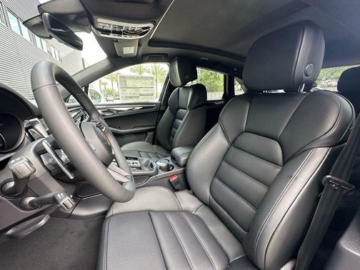 Carrara White Metallic 2026 Porsche Macan T