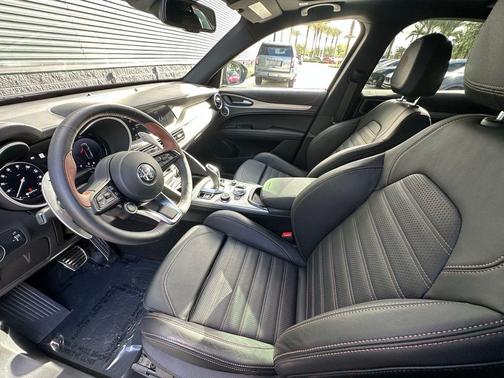 2025 Alfa Romeo Stelvio Sprint