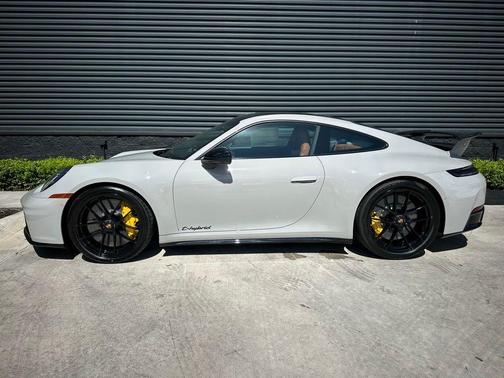 2026 Porsche 911 Carrera 4 GTS