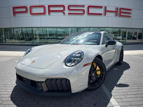 2026 Porsche 911 Carrera 4 GTS