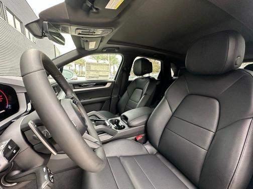 2025 Porsche Cayenne Base