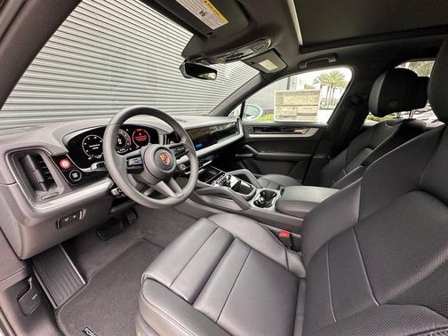 2025 Porsche Cayenne Base
