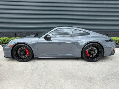 2025 Porsche 911 Carrera GTS