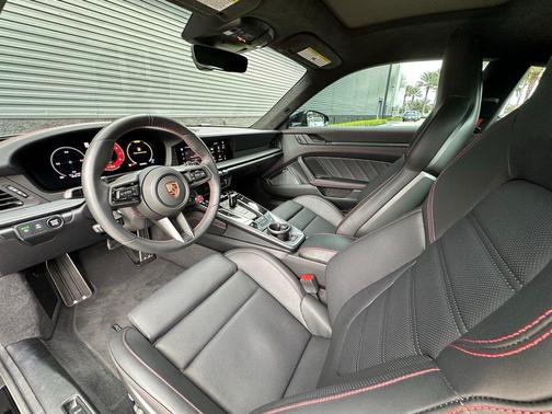 2025 Porsche 911 Carrera GTS