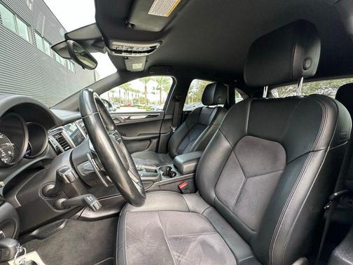 2018 Porsche Macan Base (PDK)