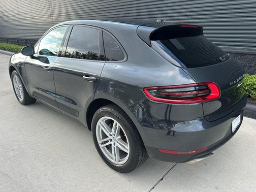 2018 Porsche Macan Base (PDK)