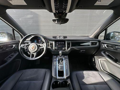 2018 Porsche Macan Base (PDK)