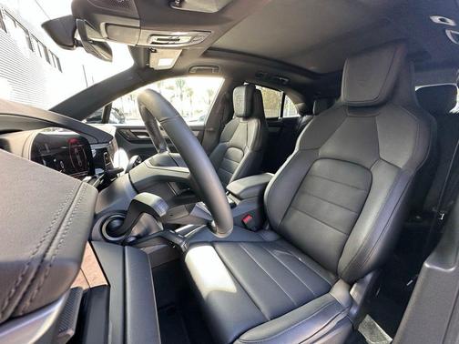 2025 Porsche Macan 4S