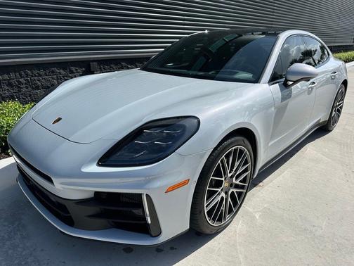 2025 Porsche Panamera Base