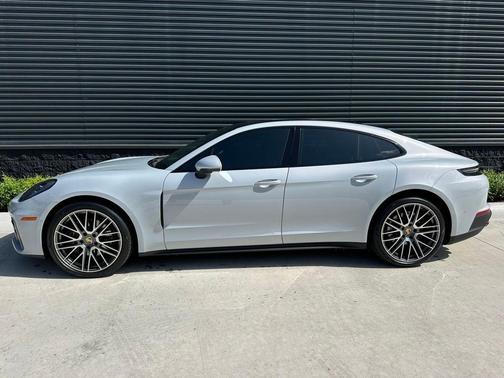2025 Porsche Panamera Base