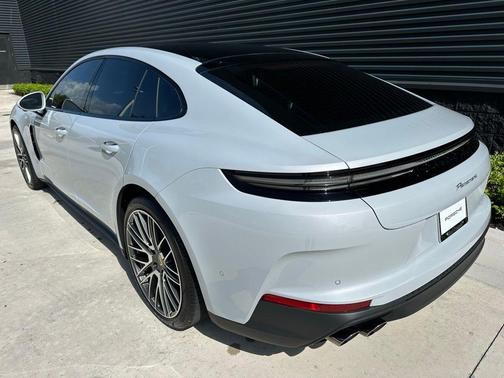 2025 Porsche Panamera Base