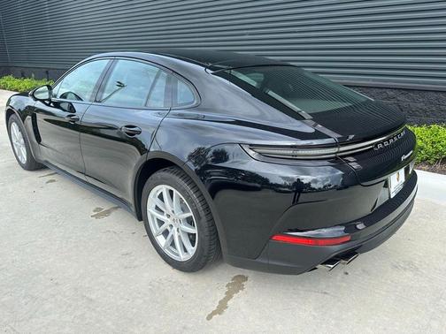 2025 Porsche Panamera Base