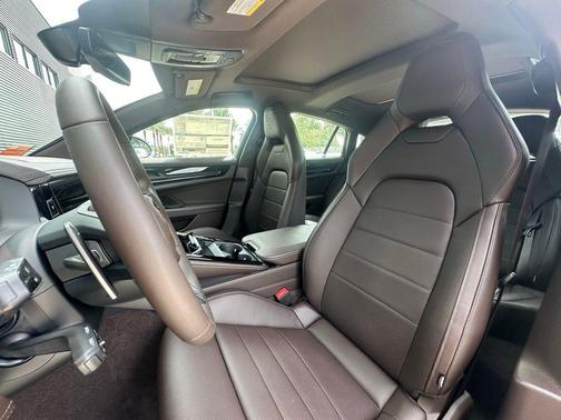 2025 Porsche Panamera Base