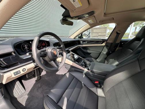2025 Porsche Panamera Base