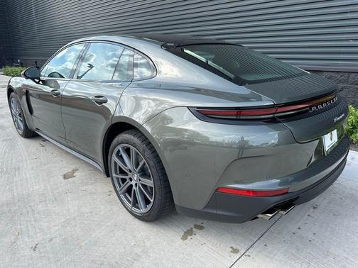 2025 Porsche Panamera Base