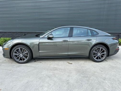 2025 Porsche Panamera Base