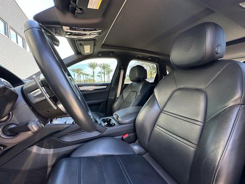 2022 Porsche Cayenne Platinum Edition