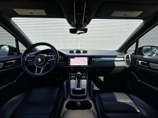 2022 Porsche Cayenne Platinum Edition