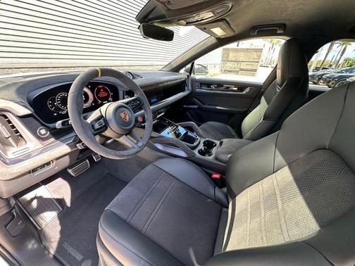 2026 Porsche Cayenne Turbo GT