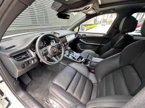 2025 Porsche Macan S