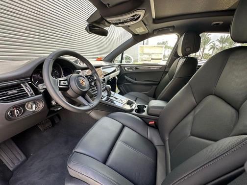 2025 Porsche Macan