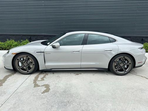 2025 Porsche Taycan Turbo