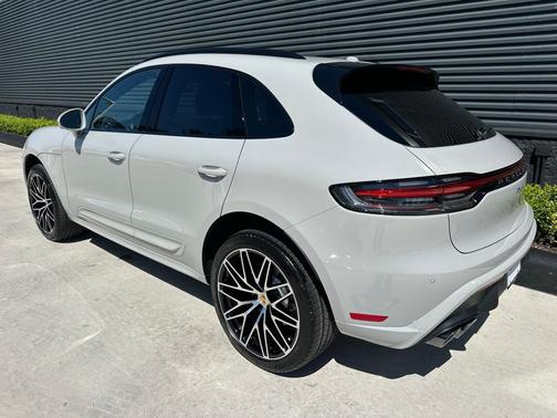 Chalk 2026 Porsche Macan