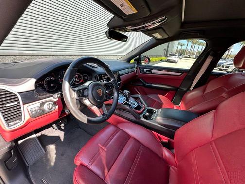 2023 Porsche Cayenne 