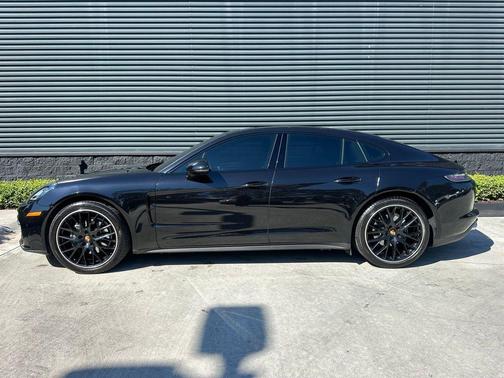 2023 Porsche Panamera 4