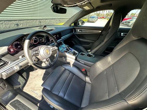 2023 Porsche Panamera 4